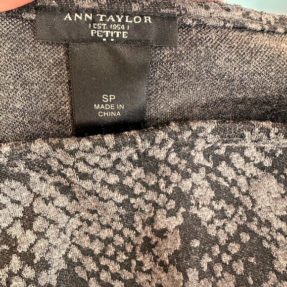 Ann Taylor Grey Peplum Animal Print Ruched Pleated Side Dress Size SP - Picture 4 of 7